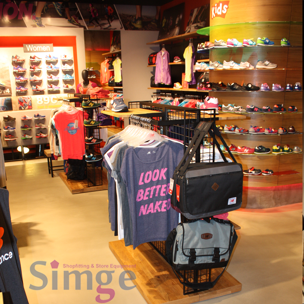 New Balance Mağaza Dekorasyonu Raf Sistemleri