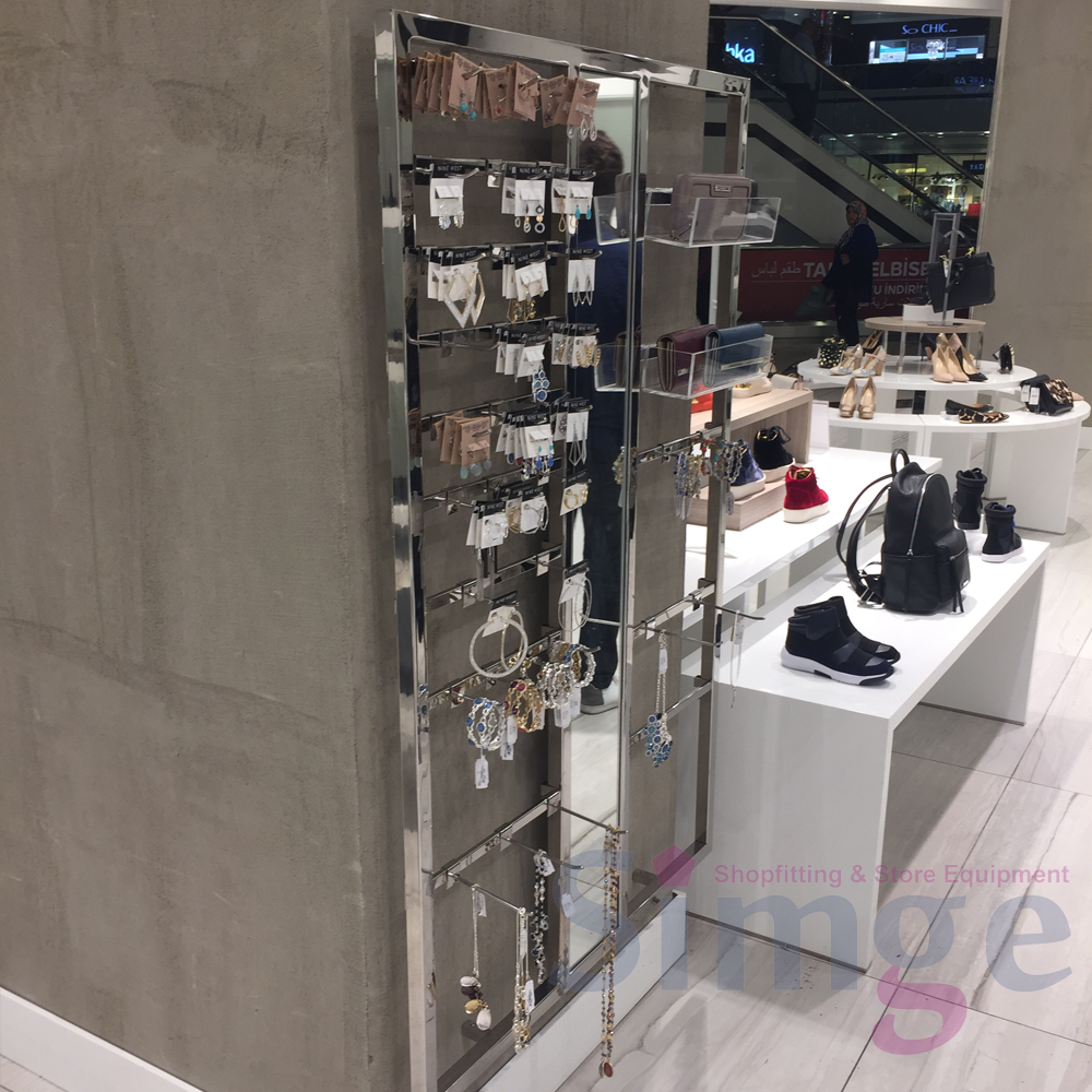 Nine West Mağaza Dekorasyonu Aksesuar Standları